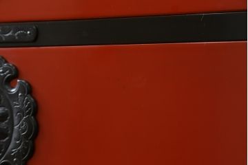 中古　美品!!　希少モデル　赤黒呂塗り　藤原塗り　朱塗り　色のコントラストが鮮やかで美しい岩谷堂箪笥(整理箪笥、収納箪笥、衣装箪笥、和箪笥、引き出し)(定価約110万円)(R-072046)