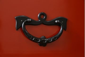 中古　美品!!　希少モデル　赤黒呂塗り　藤原塗り　朱塗り　色のコントラストが鮮やかで美しい岩谷堂箪笥(整理箪笥、収納箪笥、衣装箪笥、和箪笥、引き出し)(定価約110万円)(R-072046)