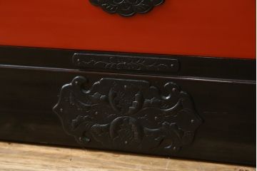 中古　美品!!　希少モデル　赤黒呂塗り　藤原塗り　朱塗り　色のコントラストが鮮やかで美しい岩谷堂箪笥(整理箪笥、収納箪笥、衣装箪笥、和箪笥、引き出し)(定価約110万円)(R-072046)