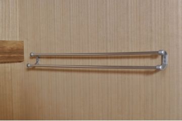 中古　国産　広島・府中家具　職人手造り　上品な意匠金具が目を引く総桐洋服タンス(ワードローブ、総桐箪笥、総桐たんす、衣装箪笥、引き出し)(R-072047)