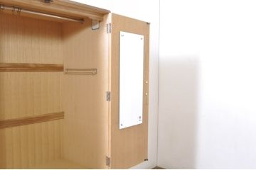 中古　国産　広島・府中家具　職人手造り　上品な意匠金具が目を引く総桐洋服タンス(ワードローブ、総桐箪笥、総桐たんす、衣装箪笥、引き出し)(R-072047)