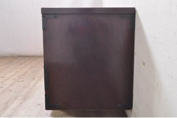 和製ビンテージ　高級品!!　手打ち金具　及川孝一(篁堂/コウドウ)作　木地呂塗り　欅(ケヤキ)材　玉杢　堂々とした佇まいが目を惹く岩谷堂箪笥ローボード(サイドボード、サイドキャビネット、リビングボード、テレビ台、テレビボード、収納棚、戸棚、ヴィンテージ)(R-072048)