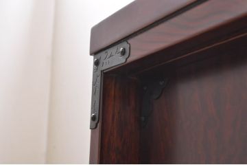 和製ビンテージ　高級品!!　手打ち金具　及川孝一(篁堂/コウドウ)作　木地呂塗り　欅(ケヤキ)材　玉杢　堂々とした佇まいが目を惹く岩谷堂箪笥ローボード(サイドボード、サイドキャビネット、リビングボード、テレビ台、テレビボード、収納棚、戸棚、ヴィンテージ)(R-072048)
