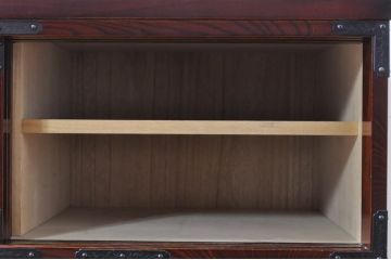 和製ビンテージ　高級品!!　手打ち金具　及川孝一(篁堂/コウドウ)作　木地呂塗り　欅(ケヤキ)材　玉杢　堂々とした佇まいが目を惹く岩谷堂箪笥ローボード(サイドボード、サイドキャビネット、リビングボード、テレビ台、テレビボード、収納棚、戸棚、ヴィンテージ)(R-072048)