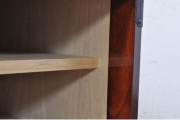 和製ビンテージ　高級品!!　手打ち金具　及川孝一(篁堂/コウドウ)作　木地呂塗り　欅(ケヤキ)材　玉杢　堂々とした佇まいが目を惹く岩谷堂箪笥ローボード(サイドボード、サイドキャビネット、リビングボード、テレビ台、テレビボード、収納棚、戸棚、ヴィンテージ)(R-072048)