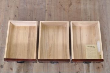 和製ビンテージ　高級品!!　手打ち金具　及川孝一(篁堂/コウドウ)作　木地呂塗り　欅(ケヤキ)材　玉杢　堂々とした佇まいが目を惹く岩谷堂箪笥ローボード(サイドボード、サイドキャビネット、リビングボード、テレビ台、テレビボード、収納棚、戸棚、ヴィンテージ)(R-072048)