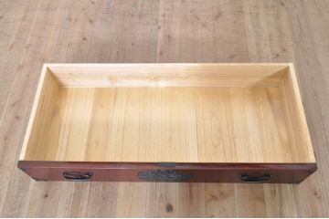 和製ビンテージ　高級品!!　手打ち金具　及川孝一(篁堂/コウドウ)作　木地呂塗り　欅(ケヤキ)材　玉杢　天板リメイク　脚(台輪)付きリメイク　立派な龍(竜)の金具が目を惹く岩谷堂箪笥ローボード(ローチェスト、衣装箪笥、収納箪笥、整理箪笥、和箪笥、テレビ台、テレビボード、引き出し、ヴィンテージ)(R-072049)