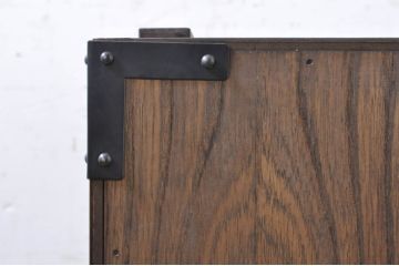 和製ビンテージ　高級品!!　手打ち金具　及川孝一(篁堂/コウドウ)作　木地呂塗り　欅(ケヤキ)材　玉杢　天板リメイク　脚(台輪)付きリメイク　立派な龍(竜)の金具が目を惹く岩谷堂箪笥ローボード(ローチェスト、衣装箪笥、収納箪笥、整理箪笥、和箪笥、テレビ台、テレビボード、引き出し、ヴィンテージ)(R-072049)