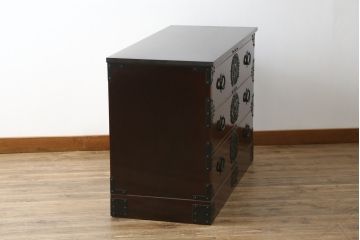 和製ビンテージ　高級品!!　手打ち金具　及川孝一(篁堂/コウドウ)作　木地呂塗り　欅(ケヤキ)材　玉杢　天板リメイク　立派な龍(竜)の金具が目を惹く岩谷堂箪笥ローボード(ローチェスト、衣装箪笥、収納箪笥、整理箪笥、和箪笥、テレビ台、テレビボード、引き出し、ヴィンテージ)(R-072050)