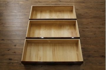 和製ビンテージ　高級品!!　手打ち金具　及川孝一(篁堂/コウドウ)作　木地呂塗り　欅(ケヤキ)材　玉杢　天板リメイク　立派な龍(竜)の金具が目を惹く岩谷堂箪笥ローボード(ローチェスト、衣装箪笥、収納箪笥、整理箪笥、和箪笥、テレビ台、テレビボード、引き出し、ヴィンテージ)(R-072050)