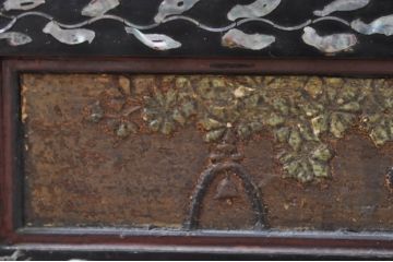 和製アンティーク　激レア　希少　博物館クラス　豪華な装飾が贅沢に盛り込まれた螺鈿(ラデン)・彫刻・漆絵入りの最高級飾り棚(茶棚、収納棚、戸棚、違い棚)(R-072051)