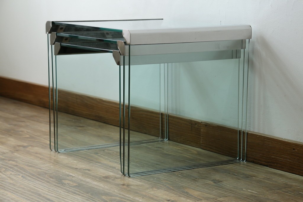イタリアヴィンテージ　Gallotti&Radice(ガロッティ&ラディス)　シンプルでモダンなデザインのガラスネストテーブル　(R-072053)