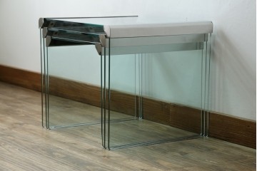 イタリアヴィンテージ　Gallotti&Radice(ガロッティ&ラディス)　シンプルでモダンなデザインのガラスネストテーブル　(R-072053)