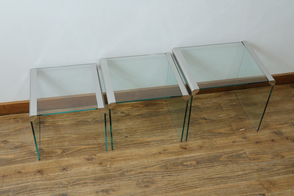 イタリアヴィンテージ　Gallotti&Radice(ガロッティ&ラディス)　シンプルでモダンなデザインのガラスネストテーブル　(R-072053)