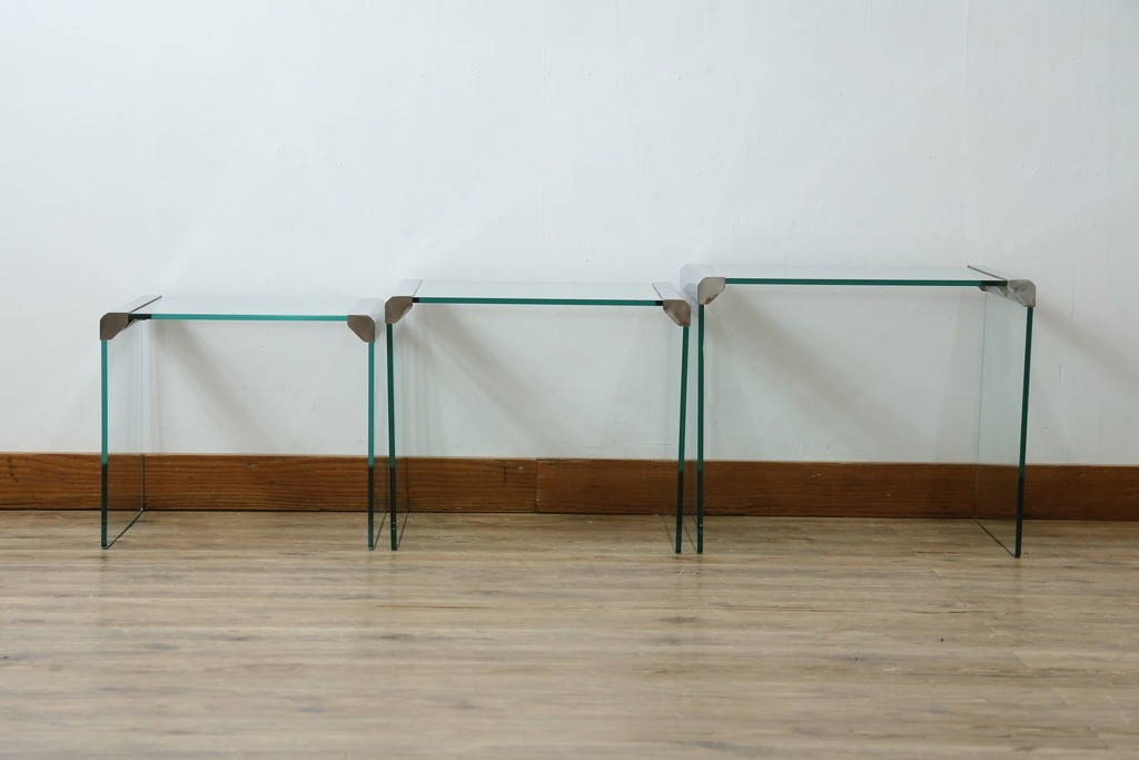 イタリアヴィンテージ　Gallotti&Radice(ガロッティ&ラディス)　シンプルでモダンなデザインのガラスネストテーブル　(R-072053)