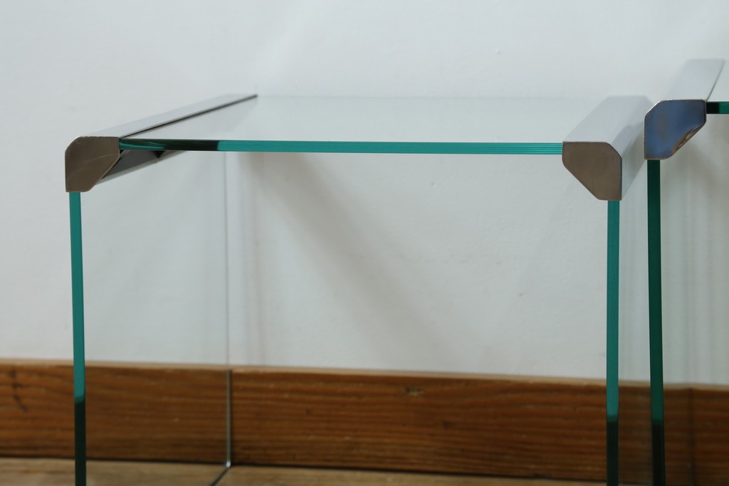 イタリアヴィンテージ　Gallotti&Radice(ガロッティ&ラディス)　シンプルでモダンなデザインのガラスネストテーブル　(R-072053)