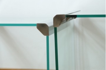 イタリアヴィンテージ　Gallotti&Radice(ガロッティ&ラディス)　シンプルでモダンなデザインのガラスネストテーブル　(R-072053)