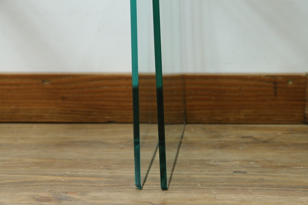 イタリアヴィンテージ　Gallotti&Radice(ガロッティ&ラディス)　シンプルでモダンなデザインのガラスネストテーブル　(R-072053)