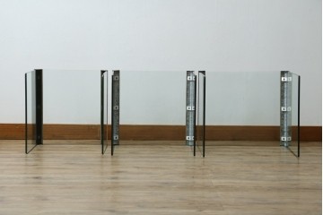 イタリアヴィンテージ　Gallotti&Radice(ガロッティ&ラディス)　シンプルでモダンなデザインのガラスネストテーブル　(R-072053)