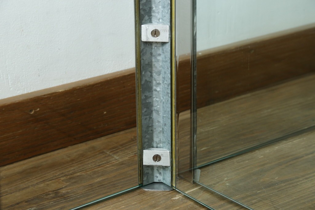 イタリアヴィンテージ　Gallotti&Radice(ガロッティ&ラディス)　シンプルでモダンなデザインのガラスネストテーブル　(R-072053)