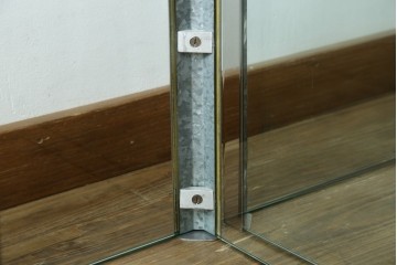 イタリアヴィンテージ　Gallotti&Radice(ガロッティ&ラディス)　シンプルでモダンなデザインのガラスネストテーブル　(R-072053)