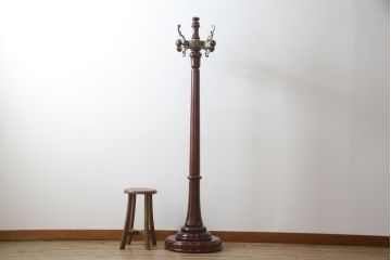 和製ビンテージ　カリモク(karimoku)　シックな色合いと品のある佇まいが魅力のポールハンガー(コートハンガー、帽子掛け、店舗什器、ヴィンテージ)(R-072056)