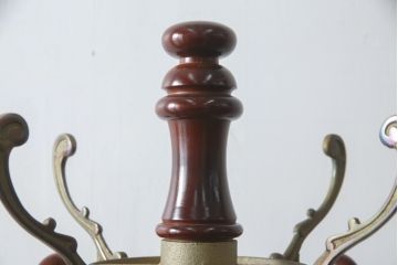 和製ビンテージ　カリモク(karimoku)　シックな色合いと品のある佇まいが魅力のポールハンガー(コートハンガー、帽子掛け、店舗什器、ヴィンテージ)(R-072056)