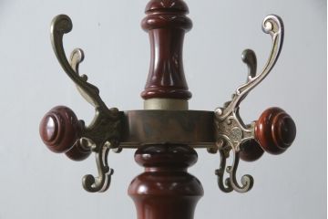 和製ビンテージ　カリモク(karimoku)　シックな色合いと品のある佇まいが魅力のポールハンガー(コートハンガー、帽子掛け、店舗什器、ヴィンテージ)(R-072056)