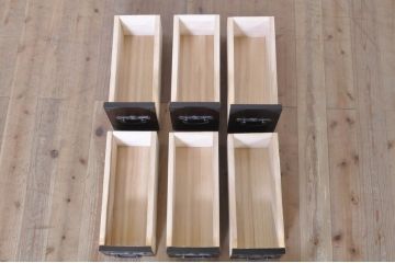 中古　美品　落ち着いた色合いが素敵なアンティーク調の小さな階段箪笥(和たんす、収納箪笥)(R-072058)