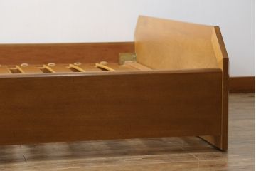 中古　カリモク家具(karimoku)　domani(ドマーニ)　シンプルなデザインが使いやすいすのこ付きベッドフレーム(セミダブル)(R-072069)