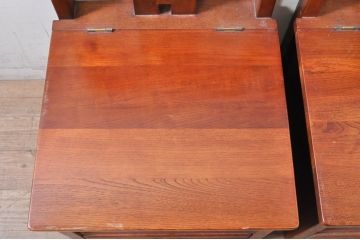 中古　美品　民芸家具　栓材　収納付きで便利な囲炉裏チェア2脚セット(椅子、ダイニングチェア、板座チェア)(R-072073)