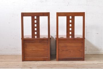 中古　美品　民芸家具　栓材　収納付きで便利な囲炉裏チェア2脚セット(椅子、ダイニングチェア、板座チェア)(R-072073)