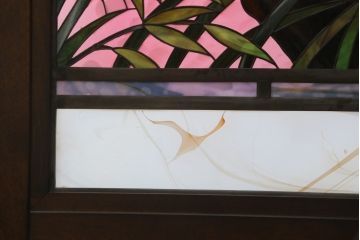 中古　美品　ステンドグラス作家　川島政則作　「茜雲」　柔らかなピンク色と柿の描写に引き込まれる屏風(パーテーション、衝立て、衝い立て、つい立て、間仕切り、折りたたみ)(定価約88万円)(R-072079)