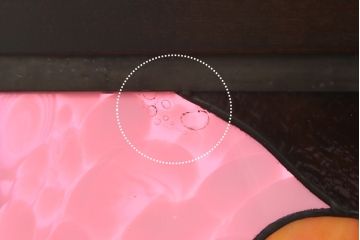 中古　美品　ステンドグラス作家　川島政則作　「茜雲」　柔らかなピンク色と柿の描写に引き込まれる屏風(パーテーション、衝立て、衝い立て、つい立て、間仕切り、折りたたみ)(定価約88万円)(R-072079)