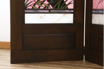 中古　美品　ステンドグラス作家　川島政則作　「茜雲」　柔らかなピンク色と柿の描写に引き込まれる屏風(パーテーション、衝立て、衝い立て、つい立て、間仕切り、折りたたみ)(定価約88万円)(R-072079)