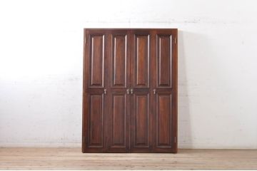 ヨーロッパビンテージ　クラシカルなデザインが素敵な枠付き折れ戸1対2枚セット(建具、木製扉、ヴィンテージ)(R-072081)