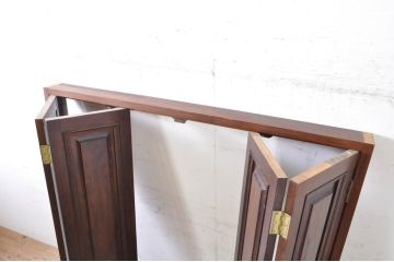 ヨーロッパビンテージ　クラシカルなデザインが素敵な枠付き折れ戸1対2枚セット(建具、木製扉、ヴィンテージ)(R-072081)