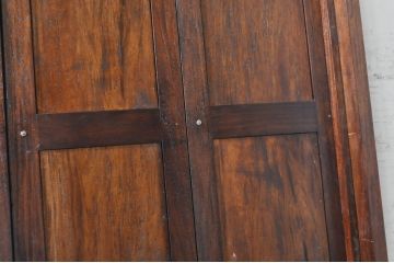 ヨーロッパビンテージ　クラシカルなデザインが素敵な枠付き折れ戸1対2枚セット(建具、木製扉、ヴィンテージ)(R-072081)