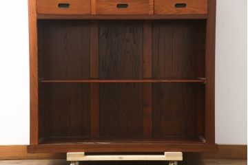 中古　美品　ニレ材　上質な和の空間を演出する格子引き戸の水屋箪笥サイドボード(食器棚、茶箪笥、サイドキャビネット、収納棚、戸棚、店舗什器)(R-072095)