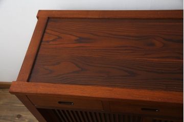 中古　美品　ニレ材　上質な和の空間を演出する格子引き戸の水屋箪笥サイドボード(食器棚、茶箪笥、サイドキャビネット、収納棚、戸棚、店舗什器)(R-072095)
