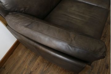 中古　美品　HALO(ハロ)　LOFFEE(ロフィ)　本革　ヴィンテージ加工を施したレザーが格好いい2Pソファ(2人掛けソファ、二人掛け、ラブソファ、アームソファ、レザーソファ)(R-072101)