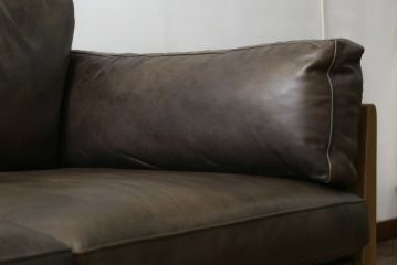 中古　美品　HALO(ハロ)　LOFFEE(ロフィ)　本革　ヴィンテージ加工を施したレザーが格好いい2Pソファ(2人掛けソファ、二人掛け、ラブソファ、アームソファ、レザーソファ)(R-072101)