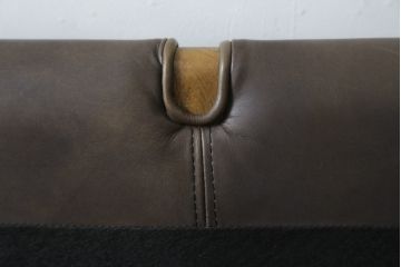 中古　美品　HALO(ハロ)　LOFFEE(ロフィ)　本革　ヴィンテージ加工を施したレザーが格好いい2Pソファ(2人掛けソファ、二人掛け、ラブソファ、アームソファ、レザーソファ)(R-072101)