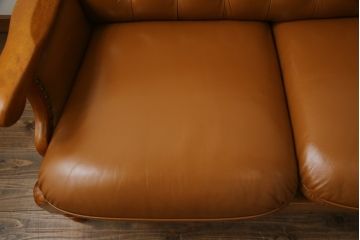 中古　美品!!　横浜クラシック家具　ダニエル(daniel)　Leona(レオナ)　A-522　重厚さと高級感が魅力的な3人掛けソファ(三人掛け、3P、アームソファ、トリプルソファ)(定価約130万円)(R-072102)