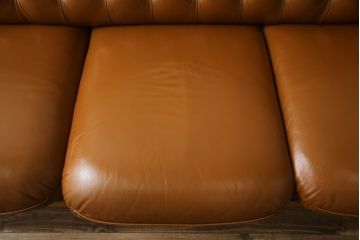 中古　美品!!　横浜クラシック家具　ダニエル(daniel)　Leona(レオナ)　A-522　重厚さと高級感が魅力的な3人掛けソファ(三人掛け、3P、アームソファ、トリプルソファ)(定価約130万円)(R-072102)