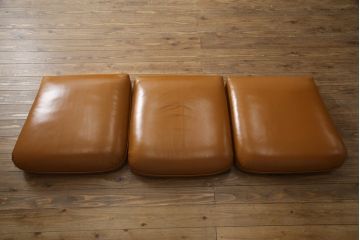 中古　美品!!　横浜クラシック家具　ダニエル(daniel)　Leona(レオナ)　A-522　重厚さと高級感が魅力的な3人掛けソファ(三人掛け、3P、アームソファ、トリプルソファ)(定価約130万円)(R-072102)
