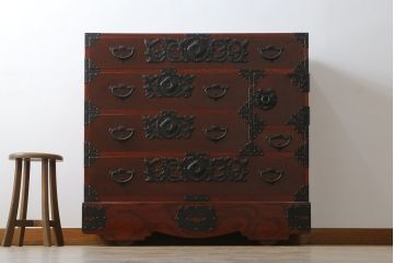 和製ビンテージ　美品　総欅(ケヤキ)材　前面玉杢　木地呂塗り　重厚な手打ち金具が存在感を放つ仙台車箪笥(仙台箪笥、和タンス、収納たんす、引き出し、ヴィンテージ)(R-072106)