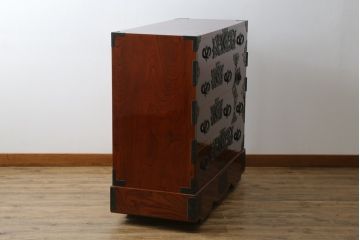 和製ビンテージ　美品　総欅(ケヤキ)材　前面玉杢　木地呂塗り　重厚な手打ち金具が存在感を放つ仙台車箪笥(仙台箪笥、和タンス、収納たんす、引き出し、ヴィンテージ)(R-072106)