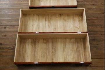 和製ビンテージ　美品　総欅(ケヤキ)材　前面玉杢　木地呂塗り　重厚な手打ち金具が存在感を放つ仙台車箪笥(仙台箪笥、和タンス、収納たんす、引き出し、ヴィンテージ)(R-072106)