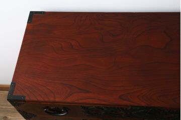 和製ビンテージ　美品　総欅(ケヤキ)材　前面玉杢　木地呂塗り　重厚な手打ち金具が存在感を放つ仙台車箪笥(仙台箪笥、和タンス、収納たんす、引き出し、ヴィンテージ)(R-072106)